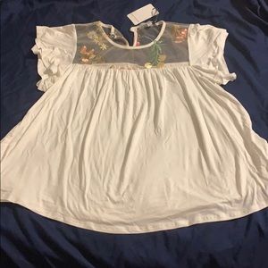 Baby doll Tee with flowered embroidery